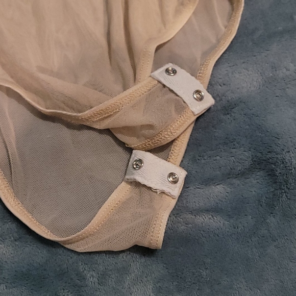 Sheer bodysuit snap closure cream color - Picture 3 of 6